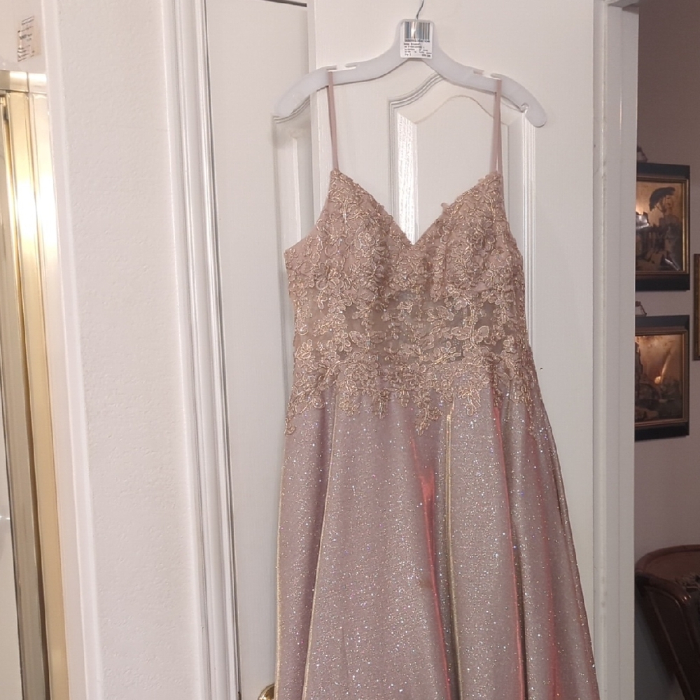 Elegant Glittering Lace Wedding Dress